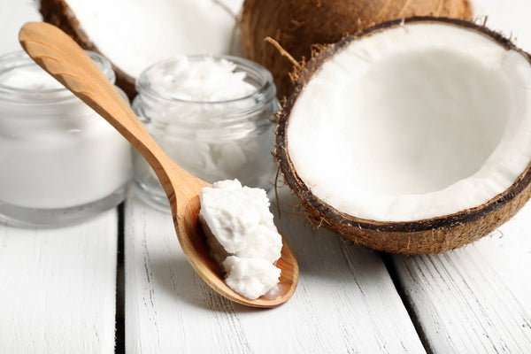 7 užitočností o kokosovom oleji, ktoré by ste mali vedieť predtým než sa zkokosíte